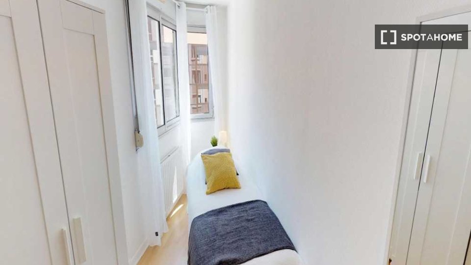 Double room Lyon, 5 beds, 100m² — photo 5