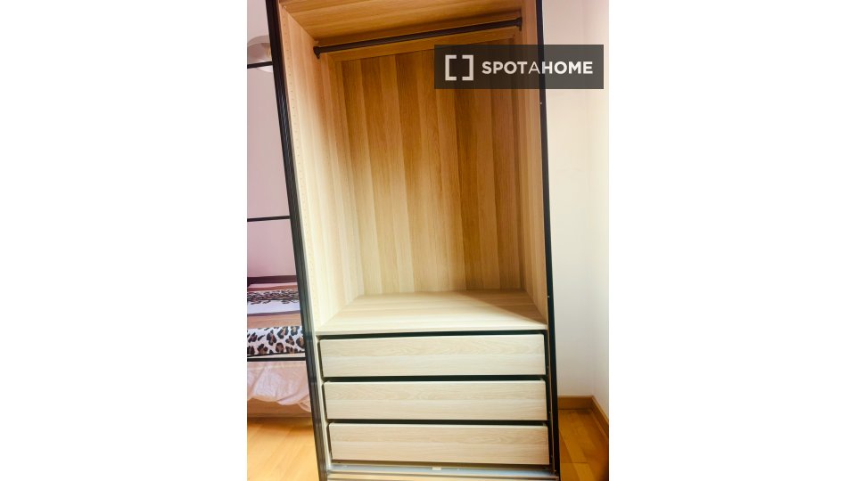 Double room Barcelona, 1 bed, 65m² — photo 12