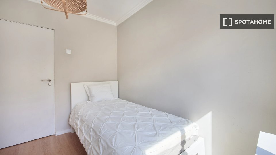 Double room Lisbon, 4 beds — photo 12