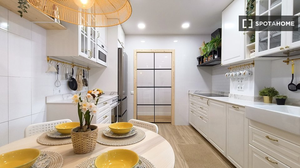 Apartment Pamplona, 5 beds, 124m² — photo 14