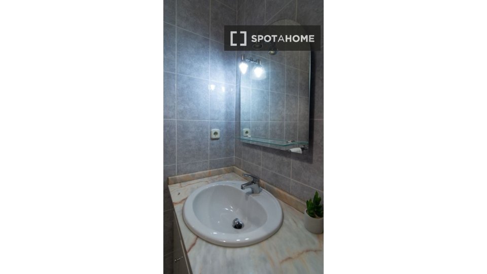 Double room Porto, 5 beds, 110m² — photo 1