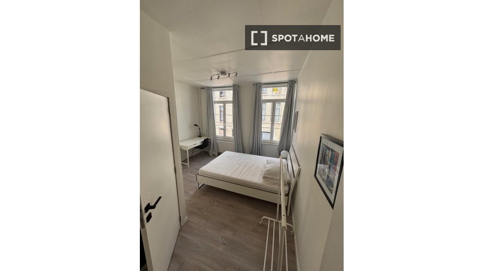 Double room Brussels, 5 beds, 14m² — photo 26