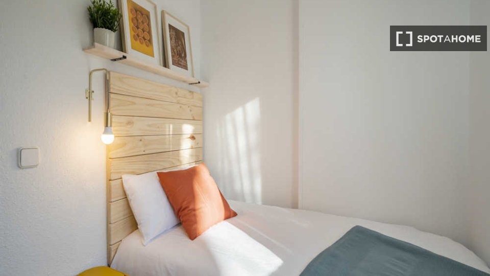 Double room Madrid, 16 beds — photo 45