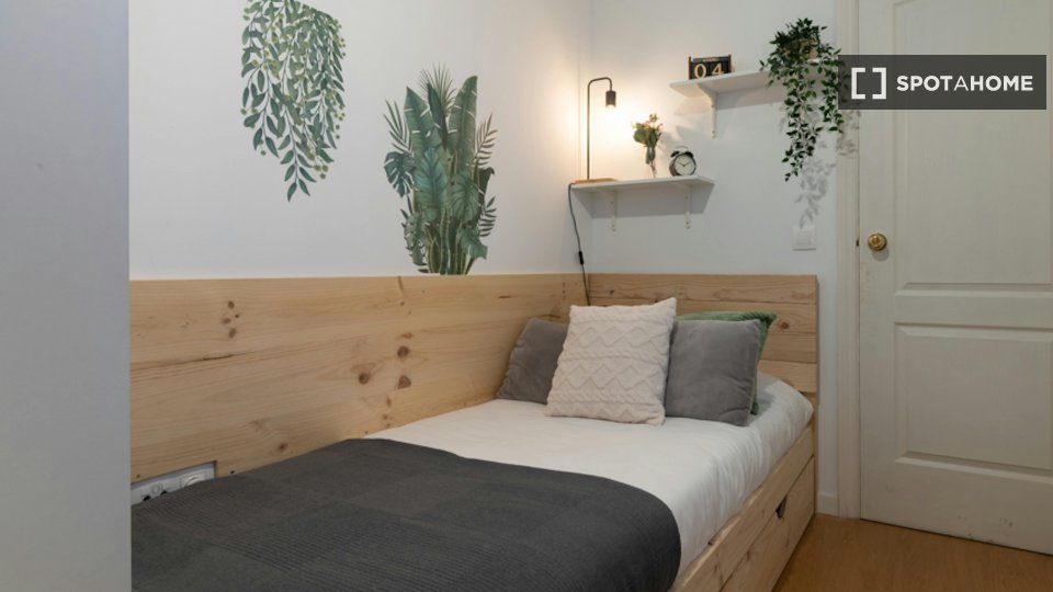 Double room Madrid, 7 beds, 160m² — photo 30