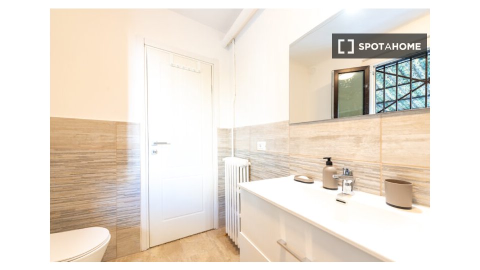 Double room Milan, 5 beds — photo 18