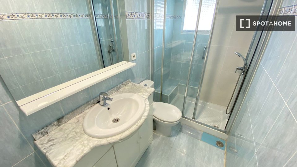 Double room Madrid, 5 beds — photo 5