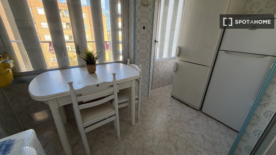 Double room Madrid, 7 beds, 140m² — photo 4