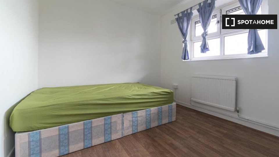 Double room London, 3 beds — photo 18