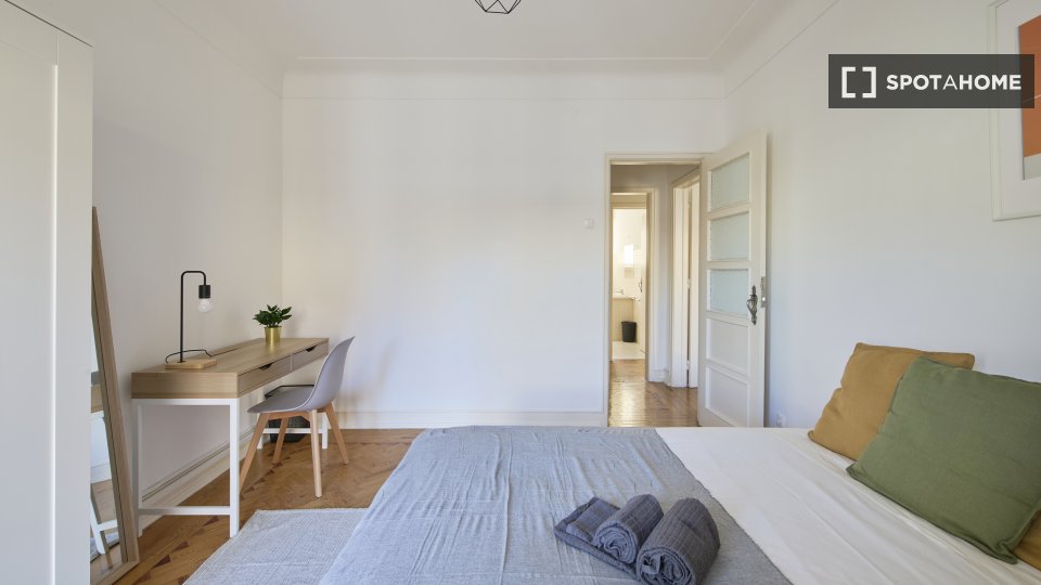 Double room Lisbon, 5 beds — photo 4