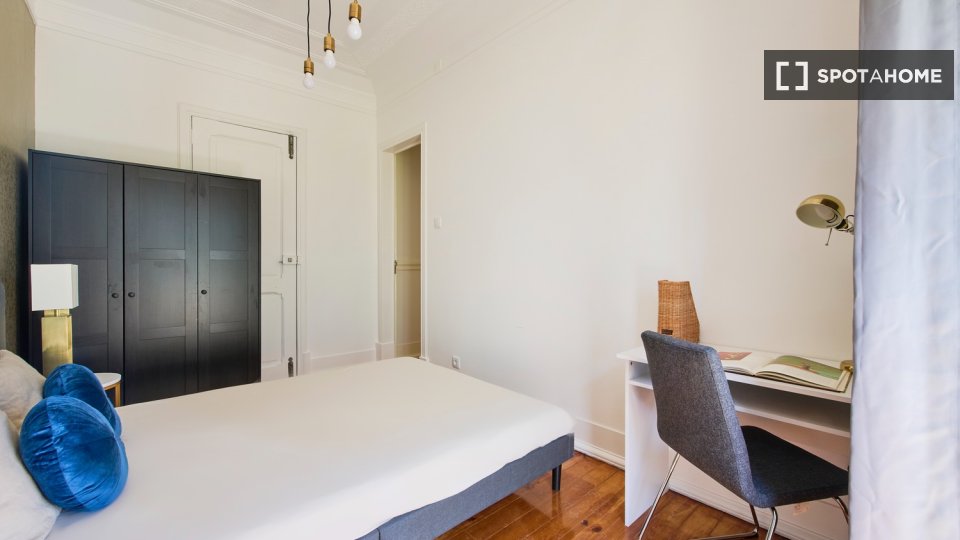 Double room Lisbon, 5 beds — photo 15