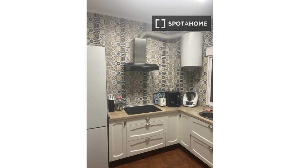 Double room Alicante, 3 beds, 90m² — photo 5