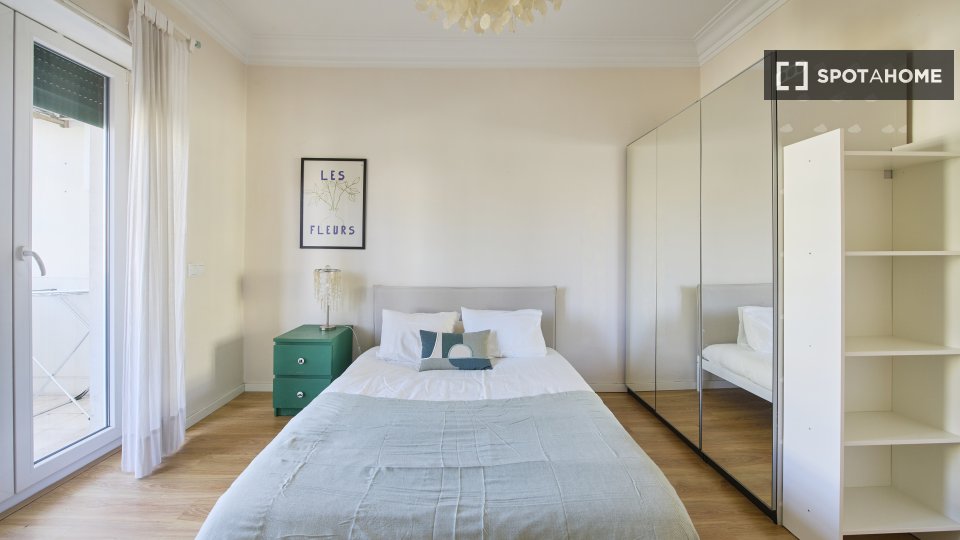 Double room Lisbon, 4 beds — photo 9
