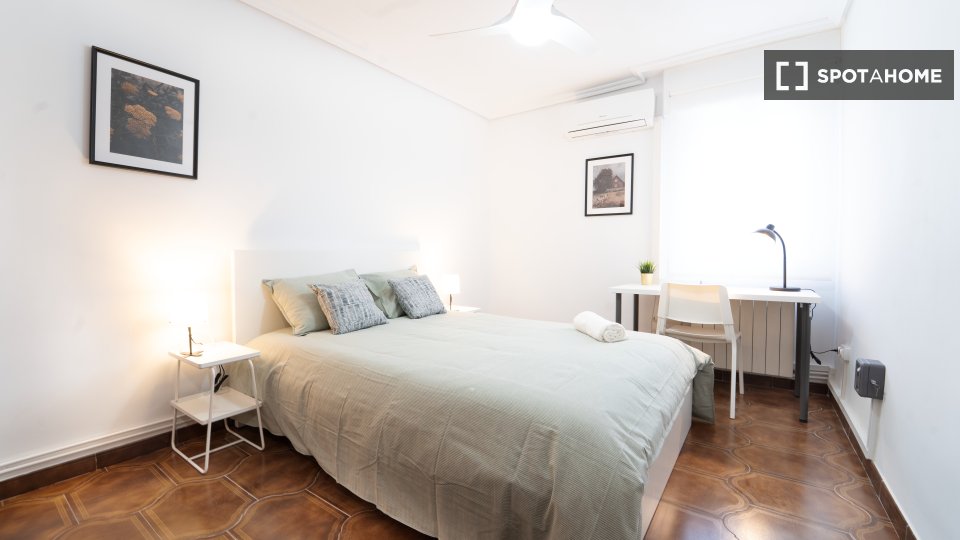 Double room Madrid, 4 beds — photo 12