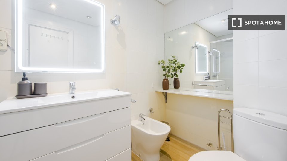 Double room Madrid, 6 beds, 110m² — photo 6