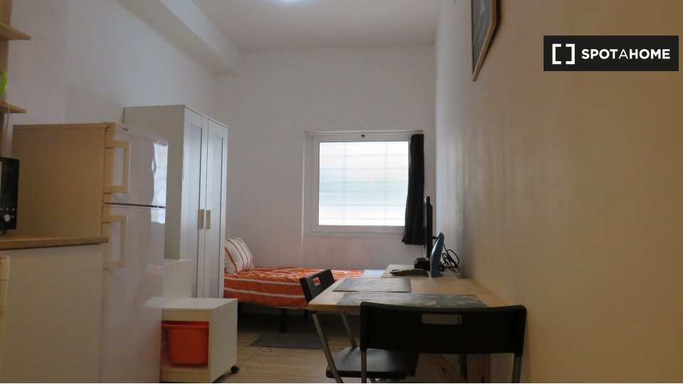 Apartment mono Lisbon, 11m² — photo 1