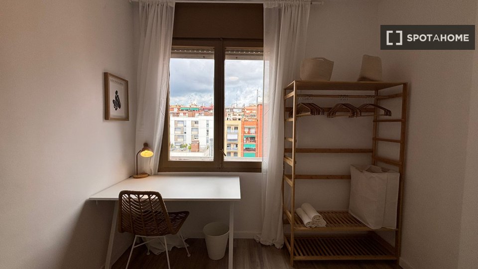Double room Barcelona, 4 beds, 85m² — photo 8