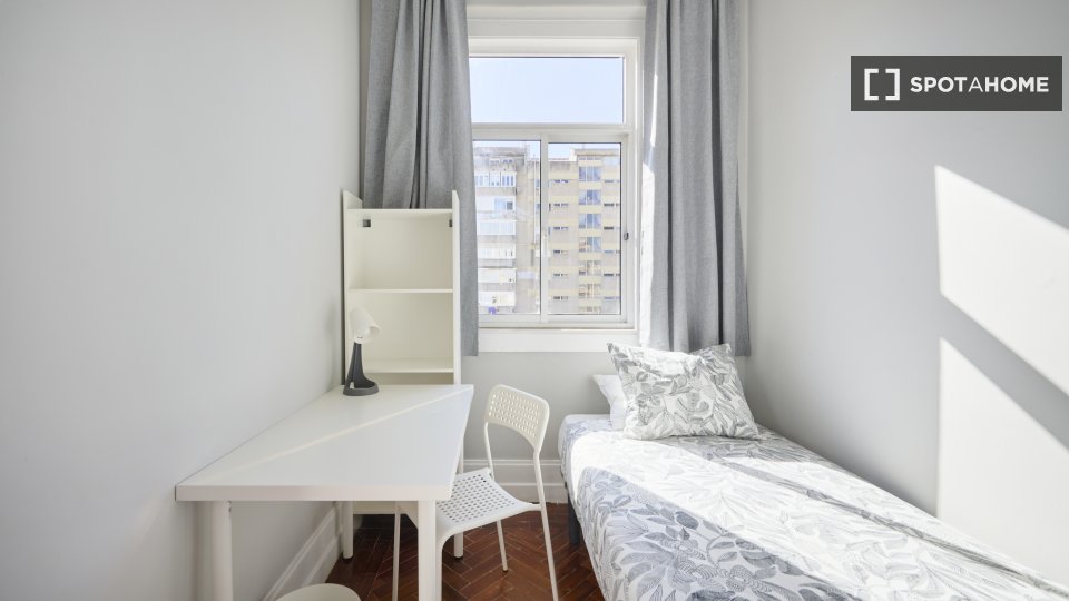 Double room Lisbon, 16 beds — photo 13