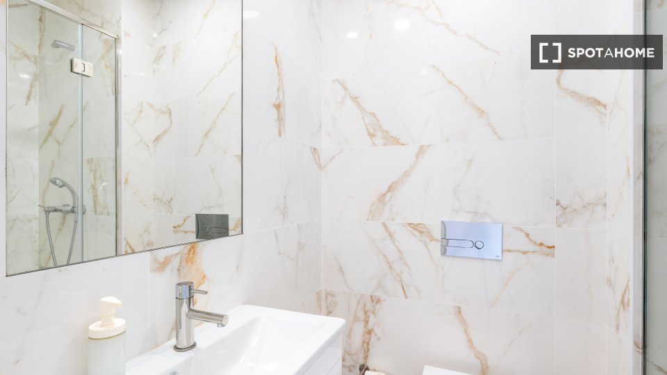 Apartment Porto, 1 bed, 64m² — photo 9