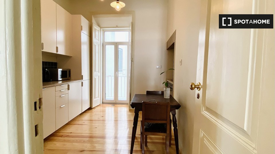 Apartment Lisbon, 2 beds, 75m² — photo 12