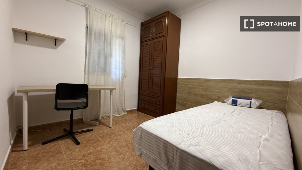 Double room Seville, 3 beds, 90m² — photo 5
