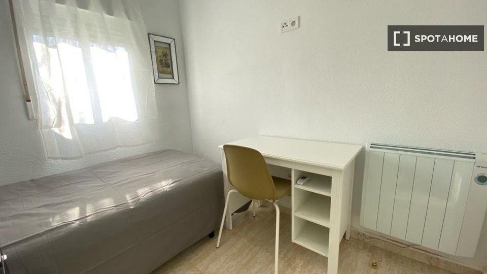 Double room Madrid, 4 beds — photo 18