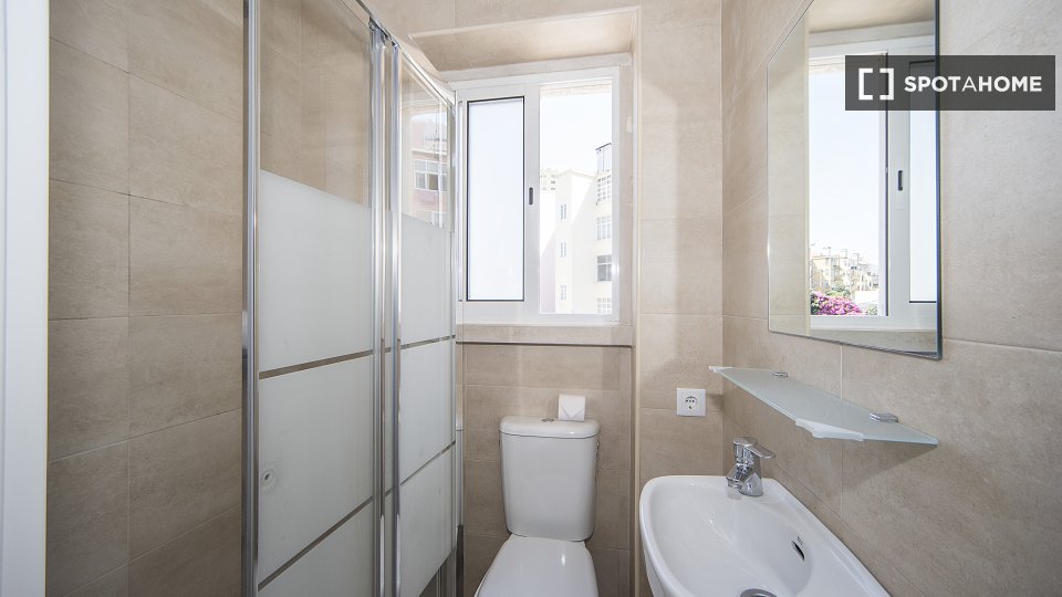 Double room Lisbon, 6 beds — photo 8