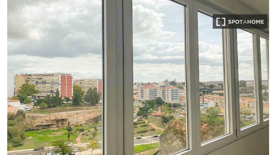 Apartment Lisbon, 2 beds, 61m² — photo 3