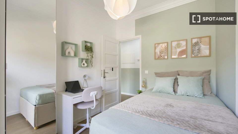 Double room Lisbon, 4 beds — photo 13