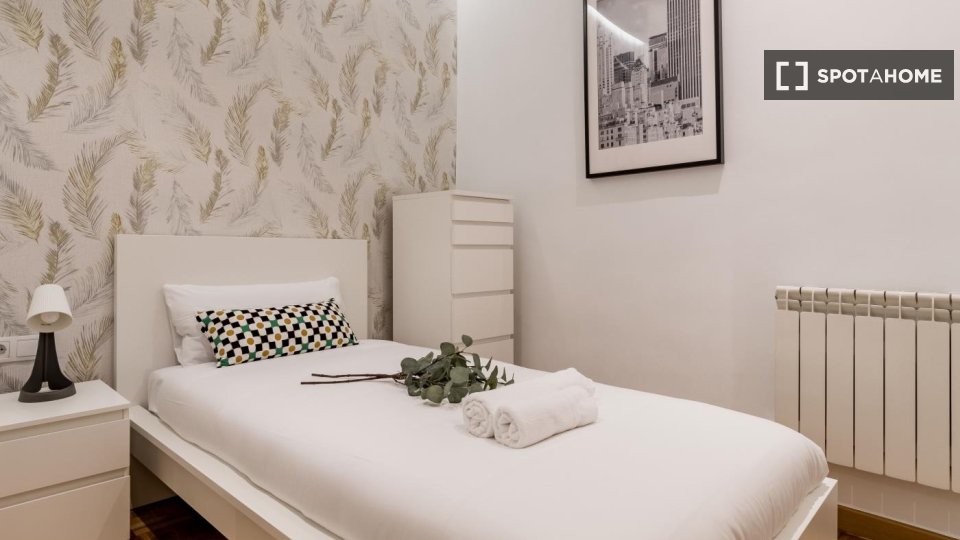 Apartment Madrid, 4 beds — photo 18