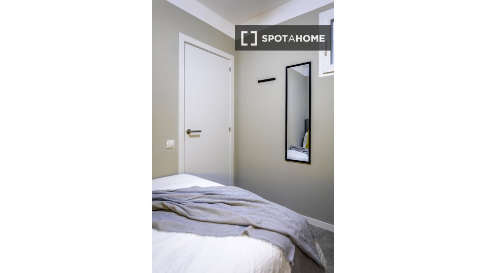 Double room Madrid, 7 beds, 157m² — photo 11