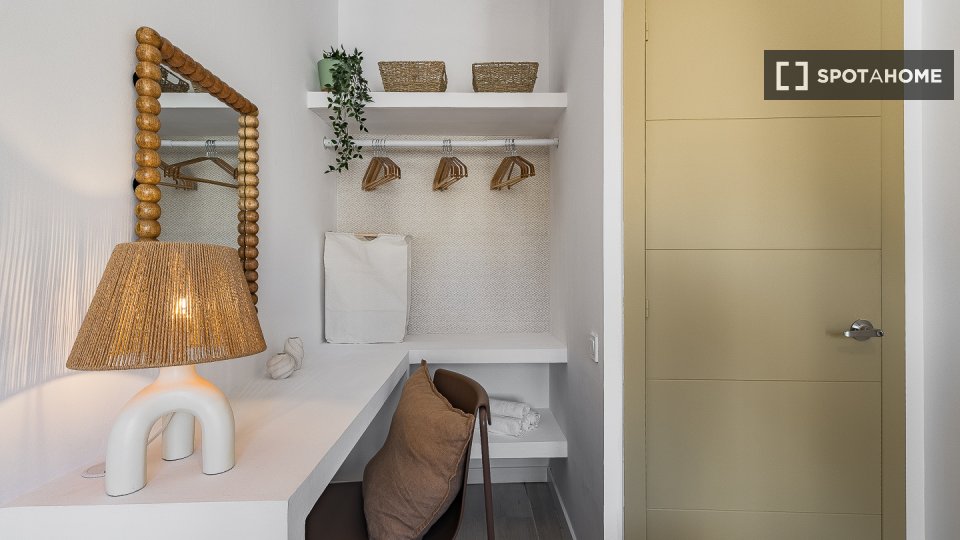 Double room Barcelona, 4 beds, 70m² — photo 20