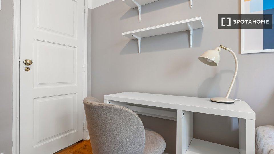 Double room Lisbon, 5 beds — photo 6