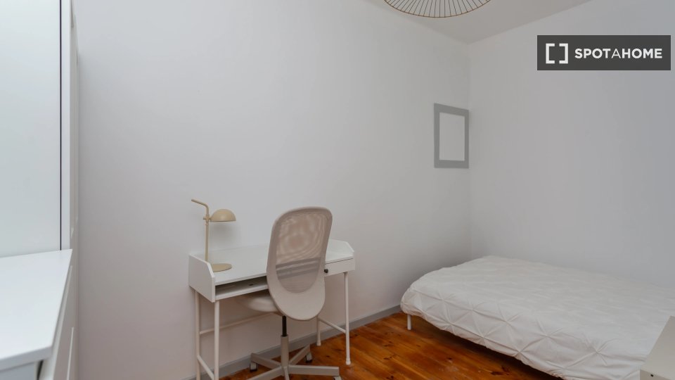 Double room Lisbon, 5 beds — photo 1