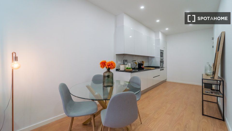 Apartment Lisbon, 3 beds, 87m² — photo 19