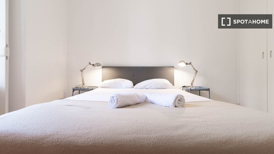 Apartment Lisbon, 2 beds, 75m² — photo 24
