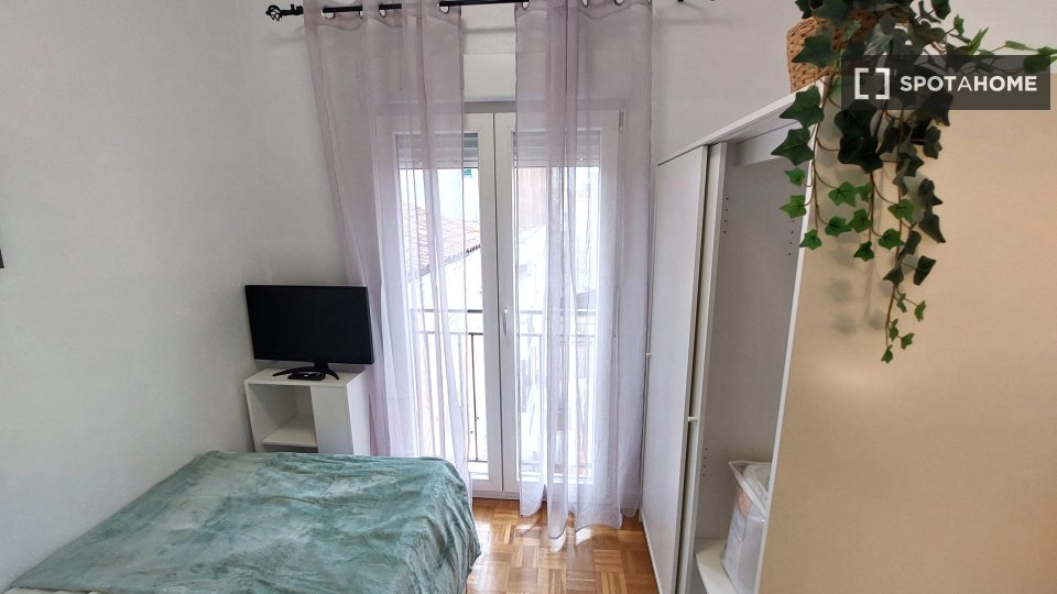 Double room Madrid, 4 beds, 61m² — photo 18