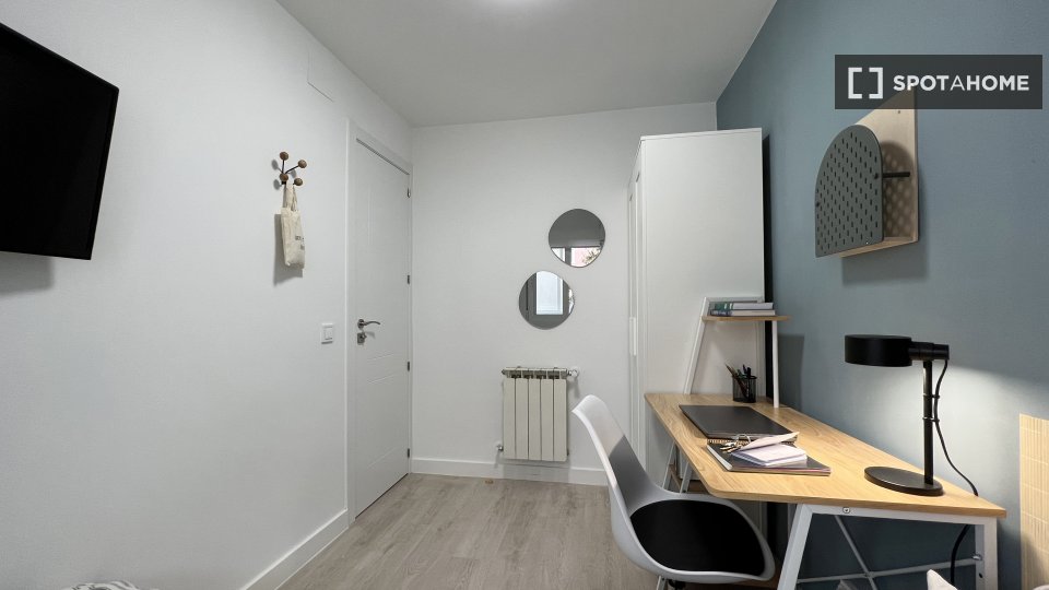 Double room Madrid, 5 beds — photo 3