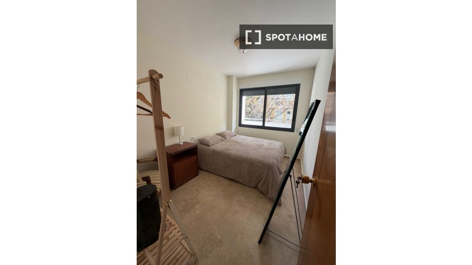 Double room Valencia, 3 beds, 120m² — photo 13