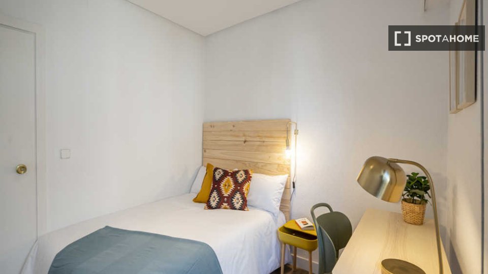 Double room Madrid, 16 beds — photo 55