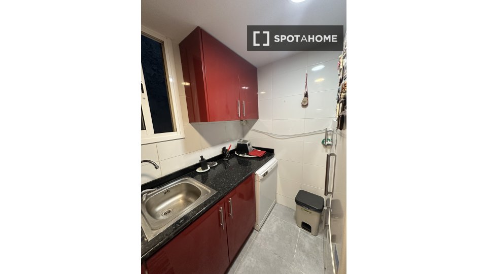 Double room Barcelona, 3 beds, 98m² — photo 10