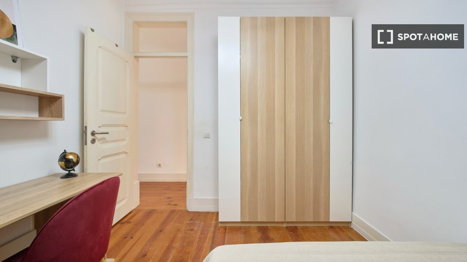 Double room Lisbon, 6 beds — photo 35