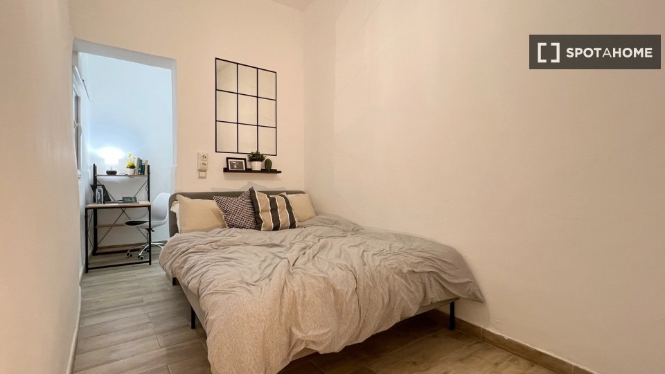 Double room Madrid, 3 beds — photo 29