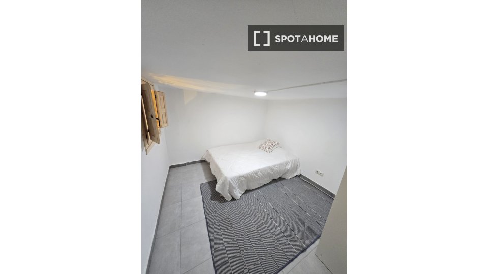 Double room Valencia, 5 beds, 85m² — photo 10