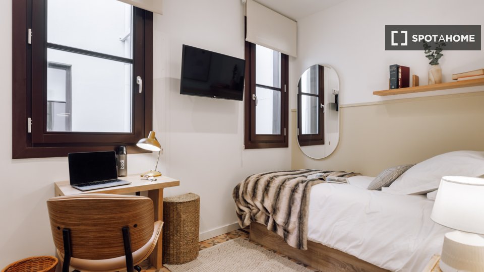 Double room Barcelona, 3 beds, 117m² — photo 16