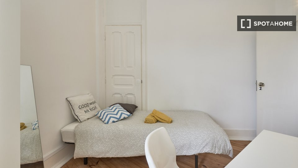 Double room Lisbon, 7 beds, 110m² — photo 36