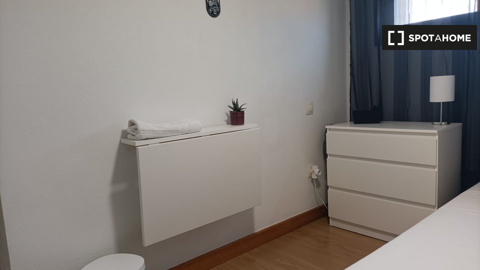 Double room Madrid, 3 beds — photo 8