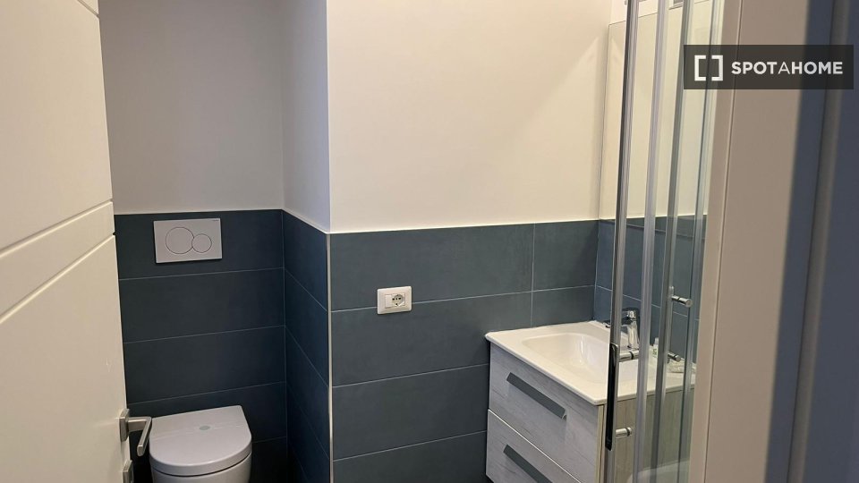 Double room Rome, 3 beds, 90m² — photo 11