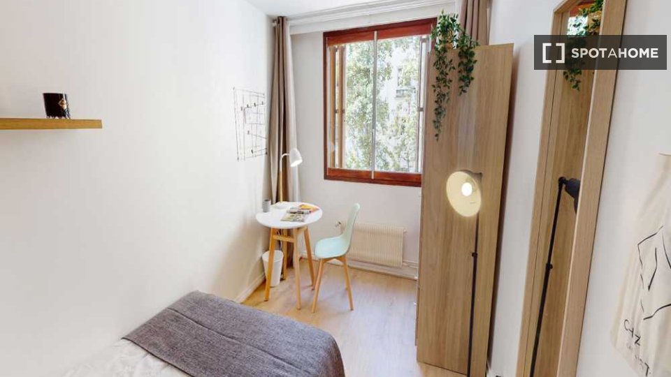 Double room Paris, 4 beds, 70m² — photo 1