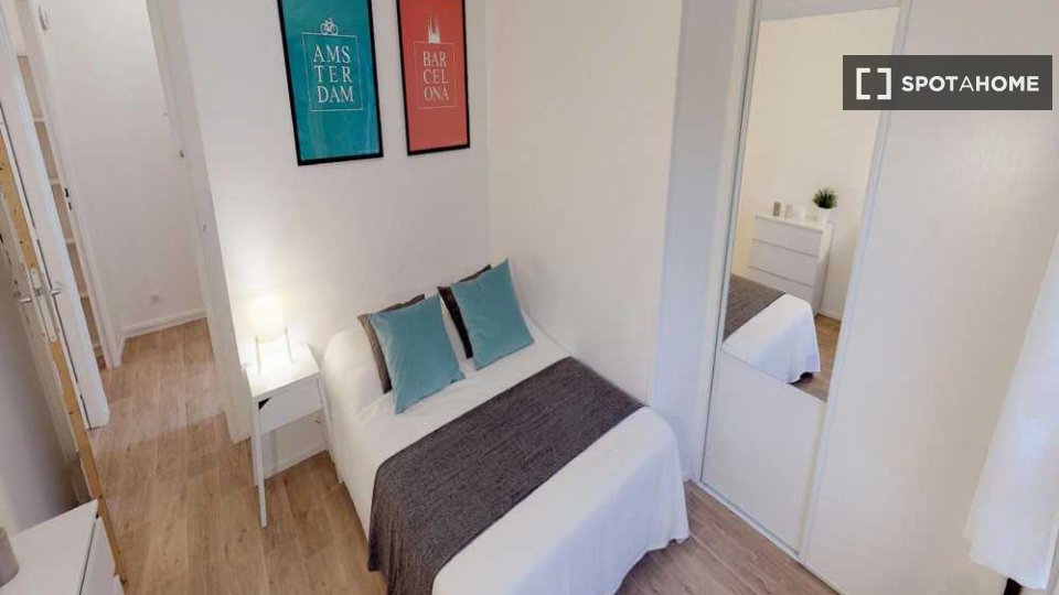 Double room Lille, 3 beds, 70m² — photo 6