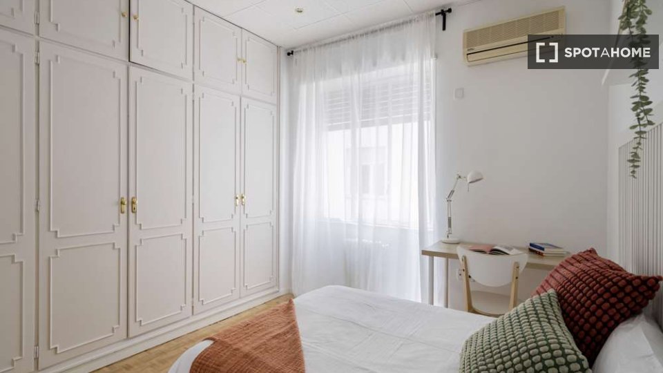Double room Madrid, 8 beds — photo 2